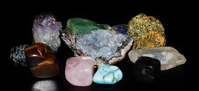 různé minerály